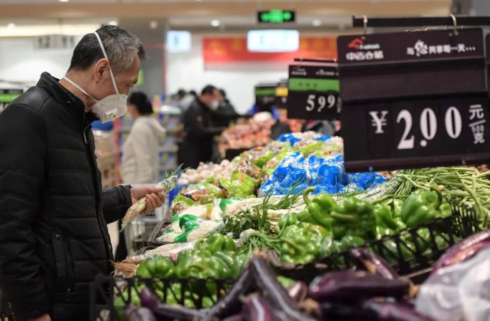 疫情中，一個(gè)中產(chǎn)家庭能撐多久？